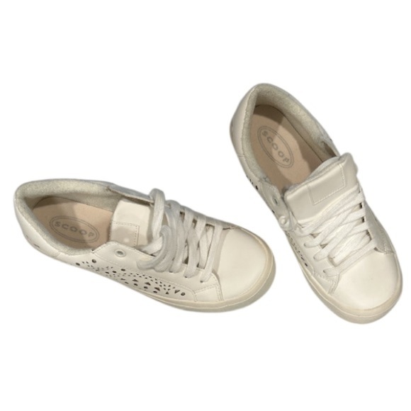Scoop white sneakers, preowned in excellent condition, size 7. - Picture 1 of 7